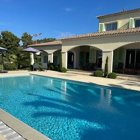 Bord De Avec Piscine Privee ポルティシオ