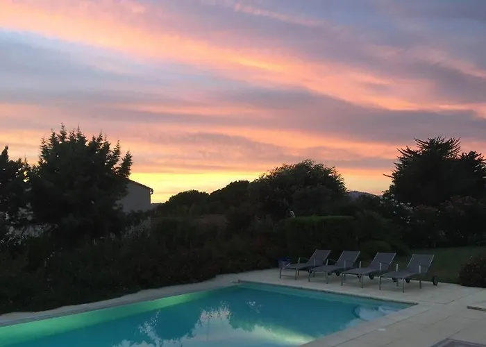 Bord De Avec Piscine Privee דירה