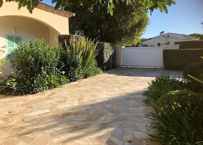 Bord De Avec Piscine Privee דירה