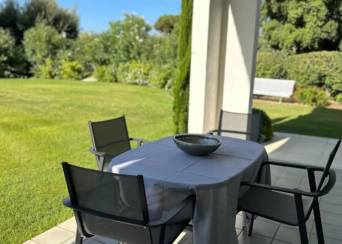 Bord De Avec Piscine Privee פורטיסיו