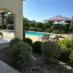 Bord De Avec Piscine Privee *