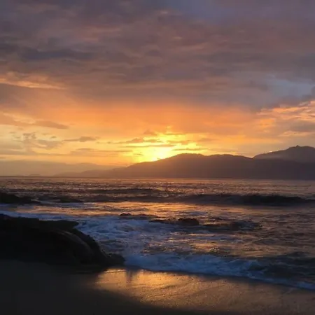 Bord De Avec Piscine Privee Apartment