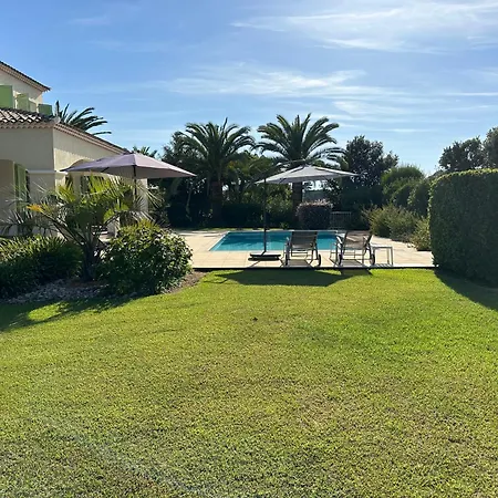 Apartment Bord De Avec Piscine Privee