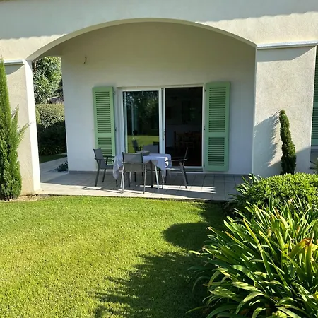 Bord De Avec Piscine Privee