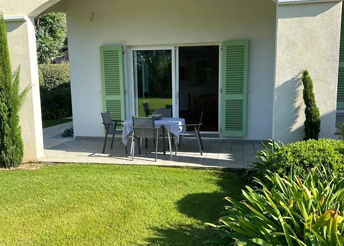 Bord De Avec Piscine Privee